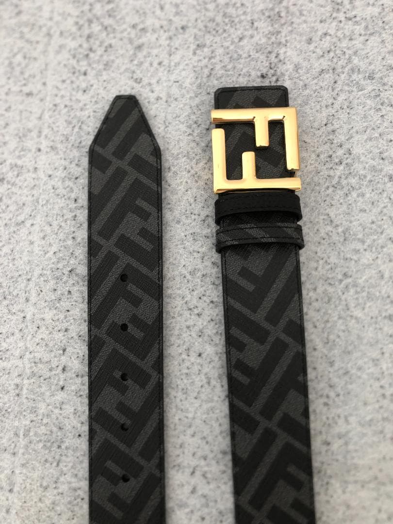 ベルト　FENDI　レザー皮帯　ゴールドロゴ　高級黒　eur80 状態いい