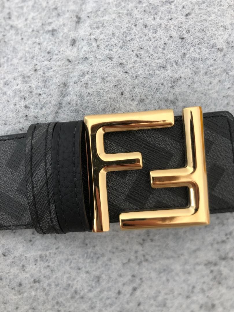 ベルト　FENDI　レザー皮帯　ゴールドロゴ　高級黒　eur80 状態いい