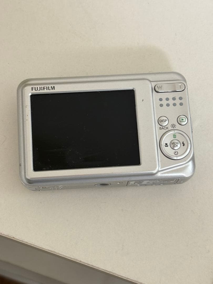FUJIFILM 10.2メガピクセル コンパクトデジタルカメラ