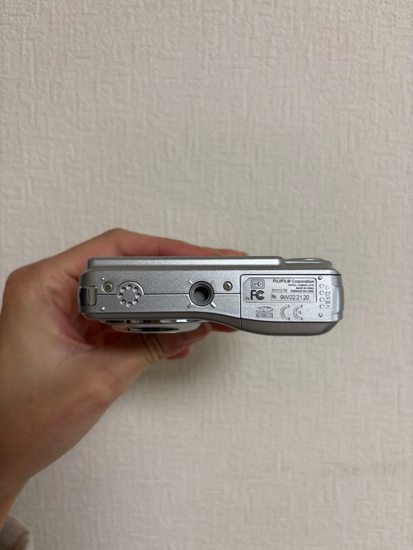 FUJIFILM 10.2メガピクセル コンパクトデジタルカメラ