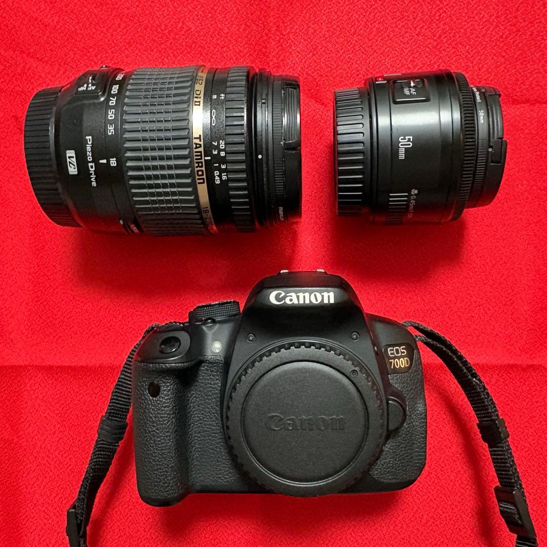 Canon EOS 700D デジタル一眼レフカメラ。バッテリーと充電器付属