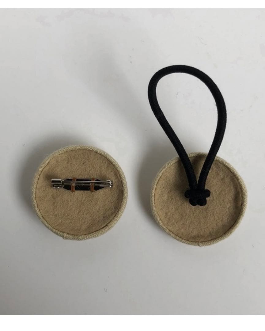 ハンドメイド刺繍ブローチ　714  コガラと夏椿