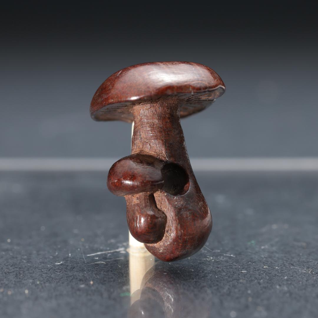 緒締め玉　キノコ型　木彫　骨董　胴乱　印籠　R1458