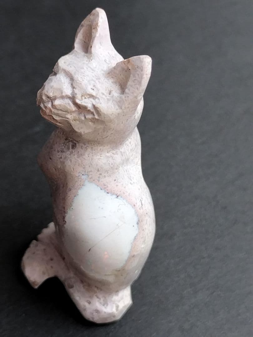希少！癒しの猫彫刻　カンテラオパール猫の置物