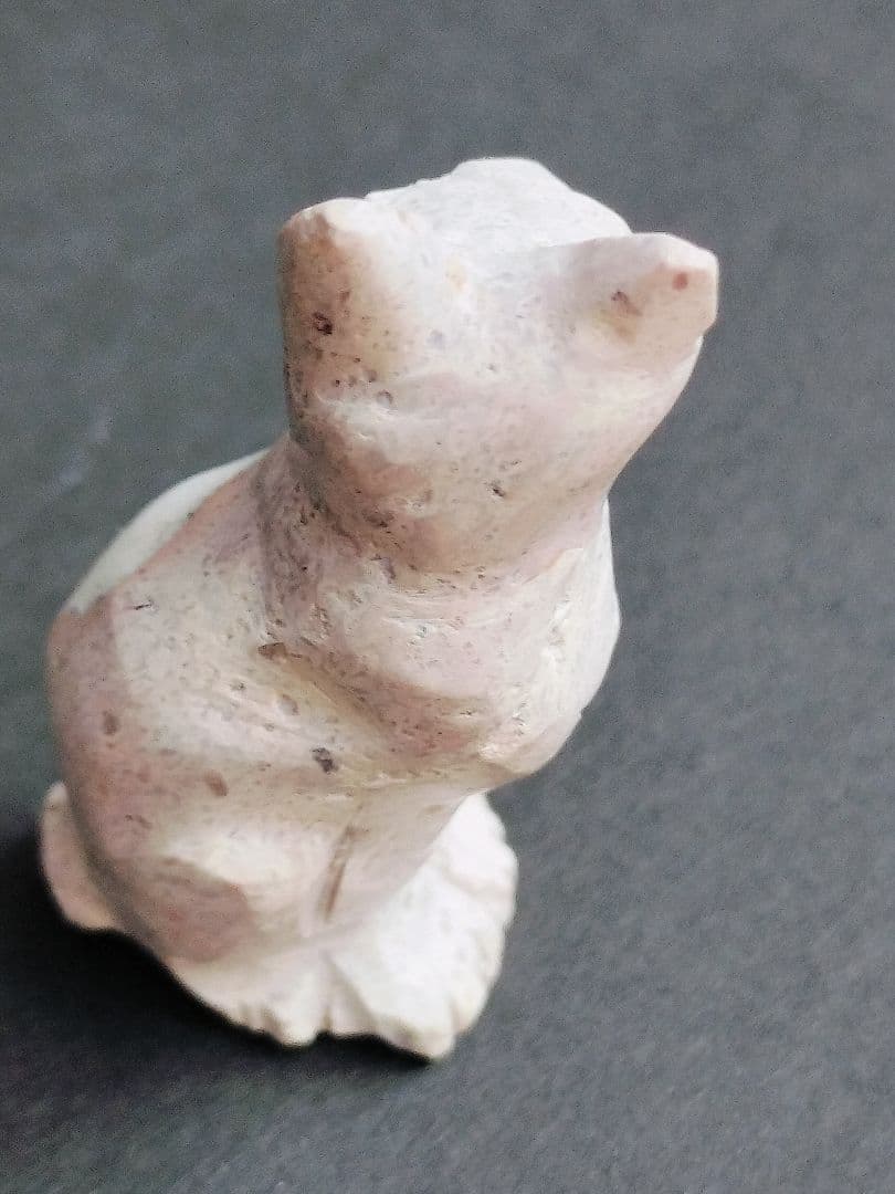 希少！癒しの猫彫刻　カンテラオパール猫の置物