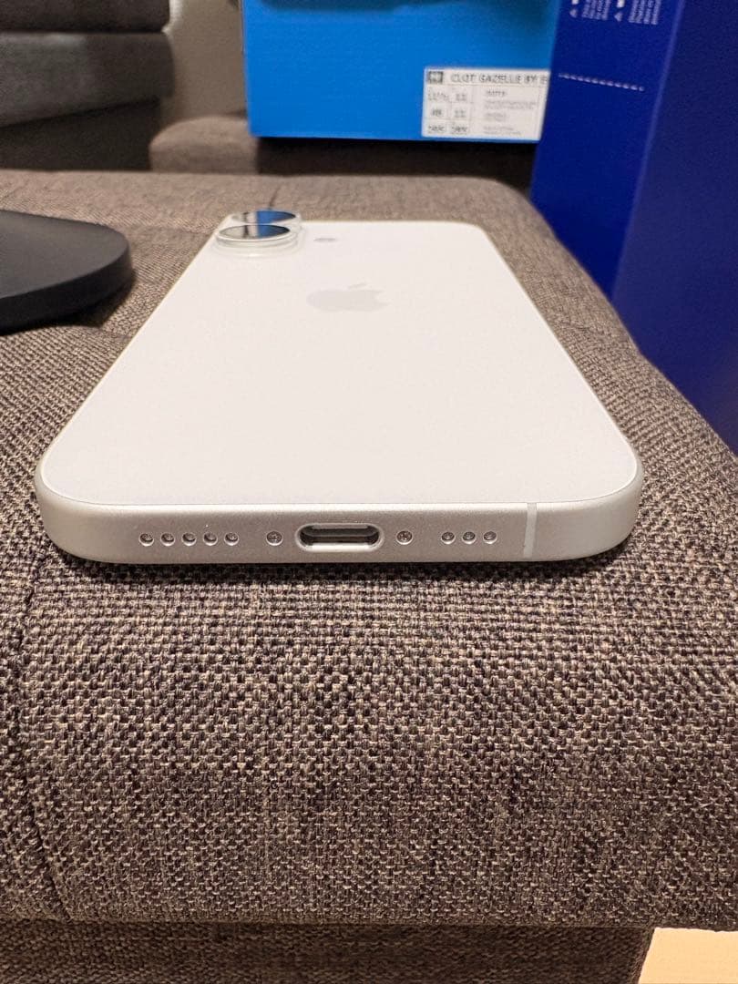 美品！ iPhone16 256GB 本体 画面カバー、ケース付き