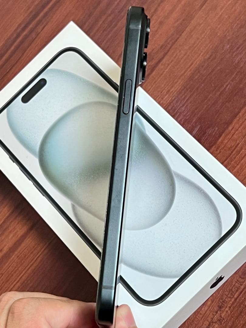 iPhone 15Plusブラック128GB