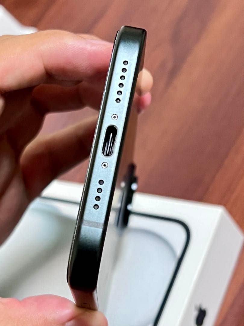 iPhone 15Plusブラック128GB