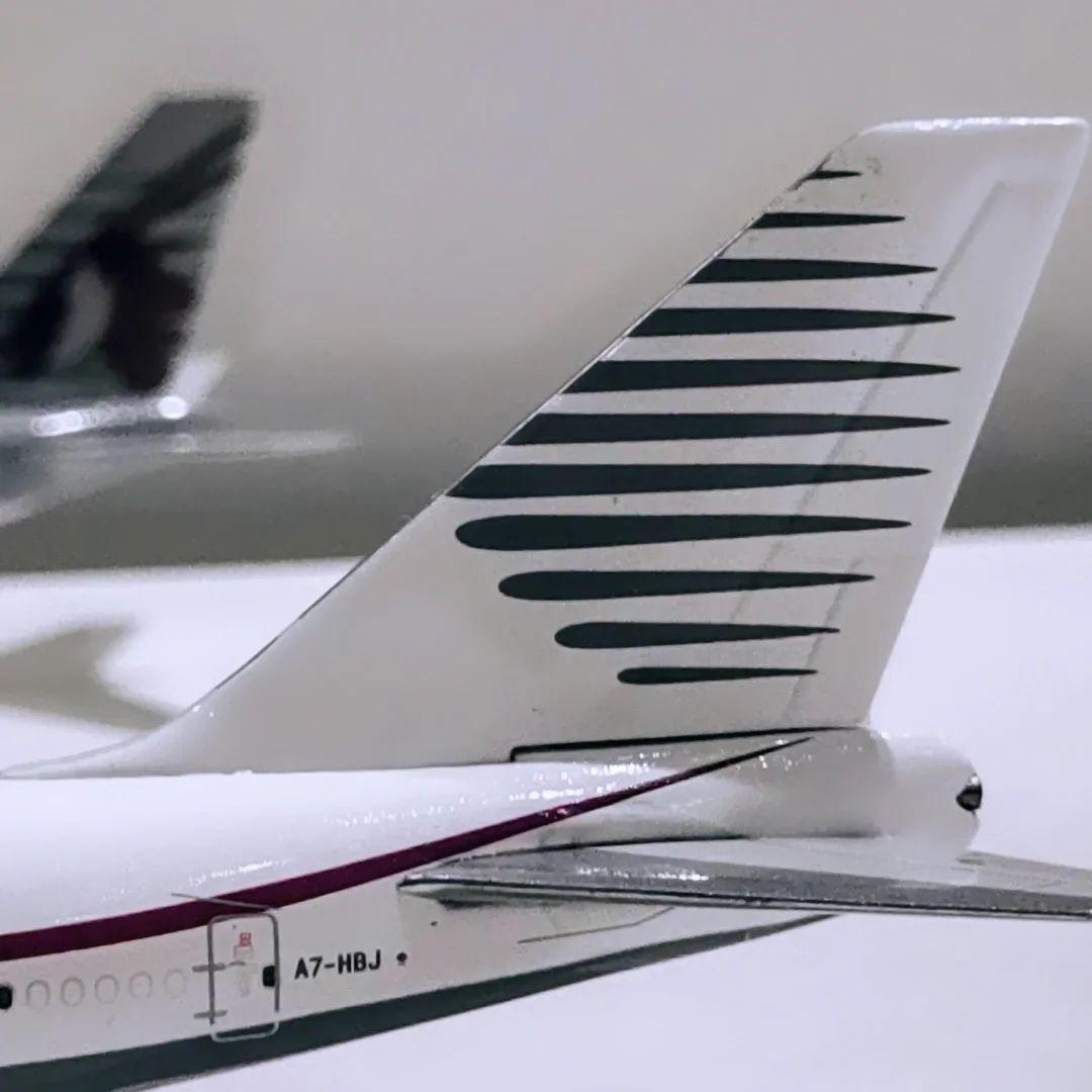 航空機・ヘリコプター QATAR AMIRI FLIGHT B747-8KB 1/400