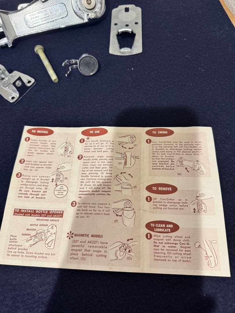 RIVAL のヴィンテージ缶とボトルオープナー