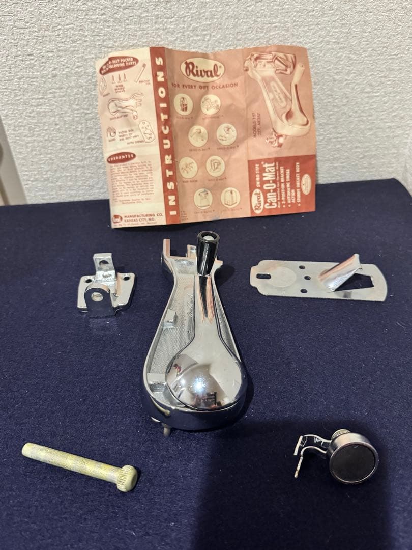 RIVAL のヴィンテージ缶とボトルオープナー