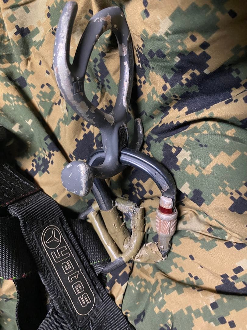 yates ラペリングハーネス　PETZL ピラナ　ウィリアム