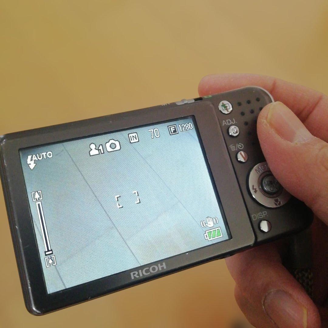 値下げ Ricoh Caplio R6 コンパクトデジタルカメラ 赤