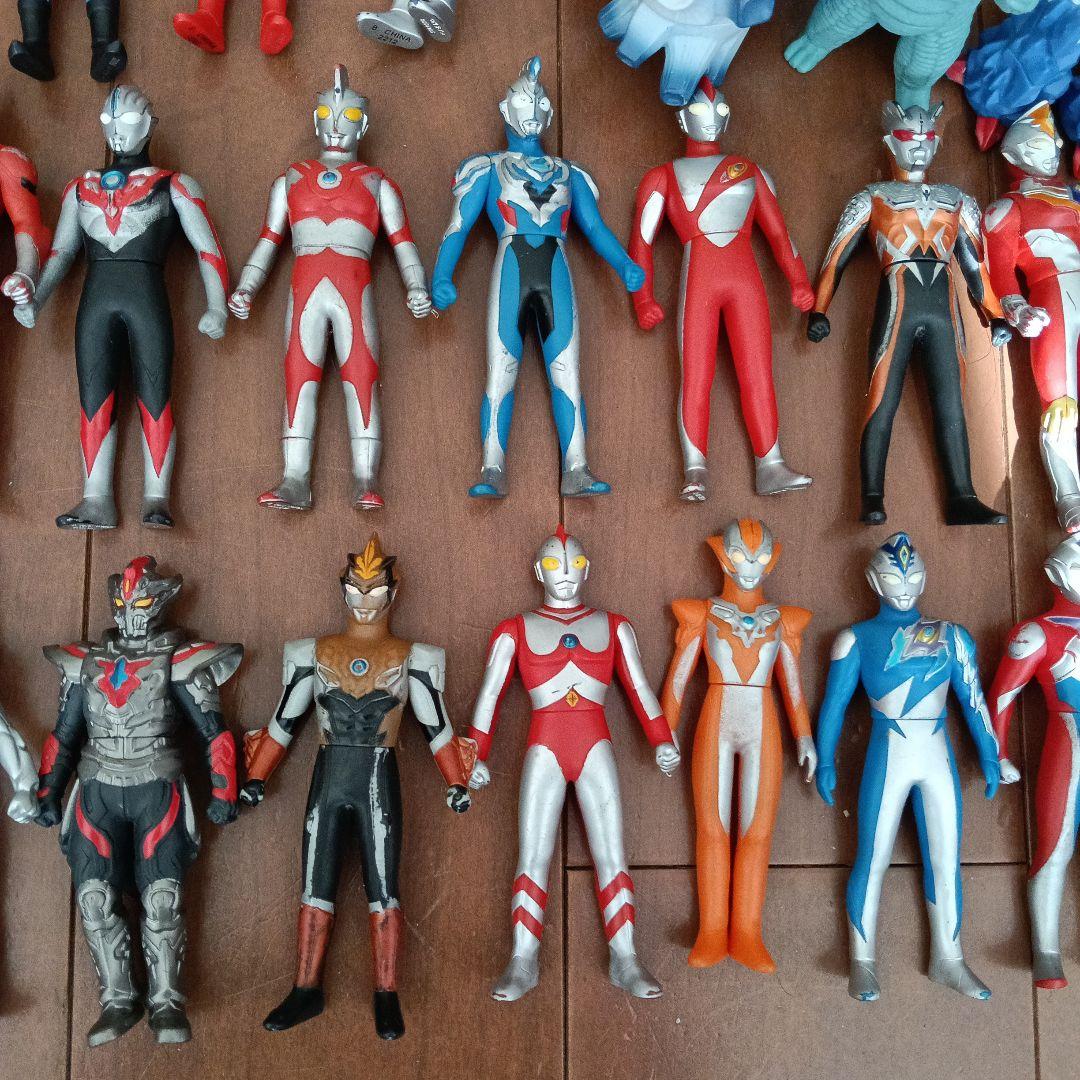 【値下げ】ウルトラマンソフビ 44体　バスボールフィギュア　本　剣　まとめ売り