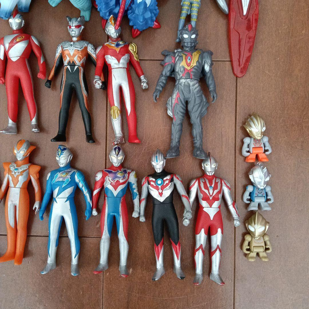【値下げ】ウルトラマンソフビ 44体　バスボールフィギュア　本　剣　まとめ売り