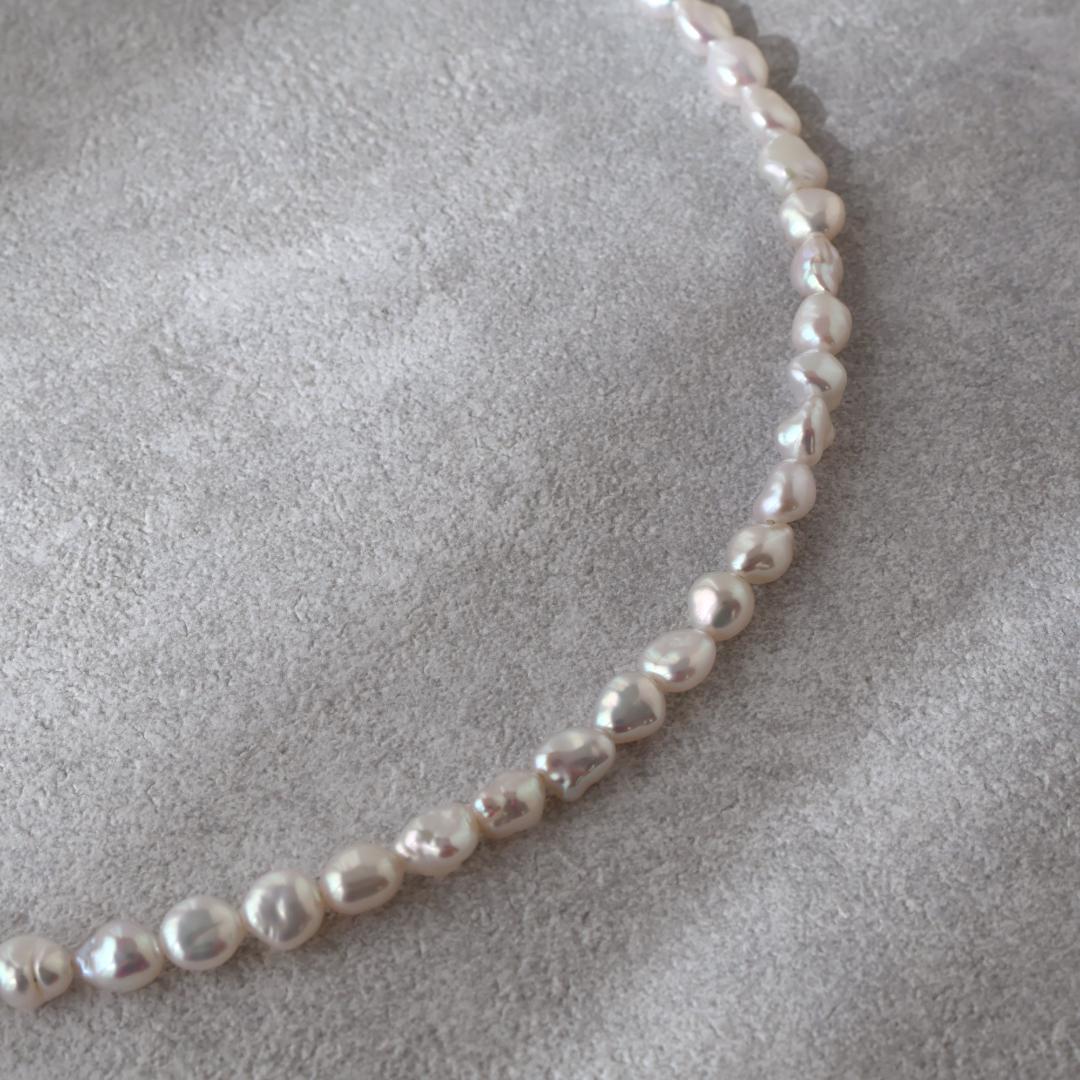 パールのネックレス　ケシ　シンプル　カジュアル　きれいめ　高品質　バロック