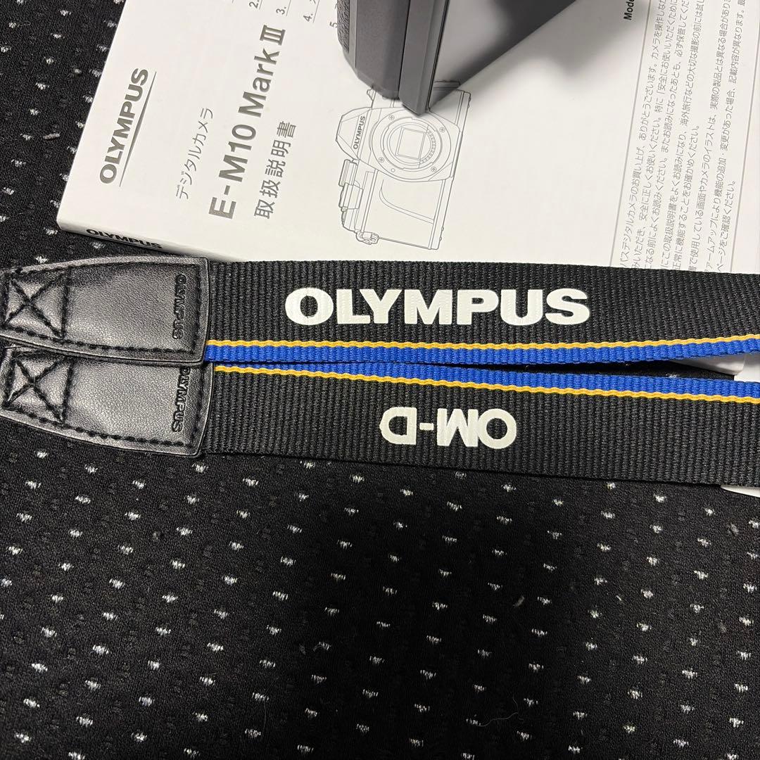 美品OLYMPUS OM-D E-M10 Mark III ダブルズームキット