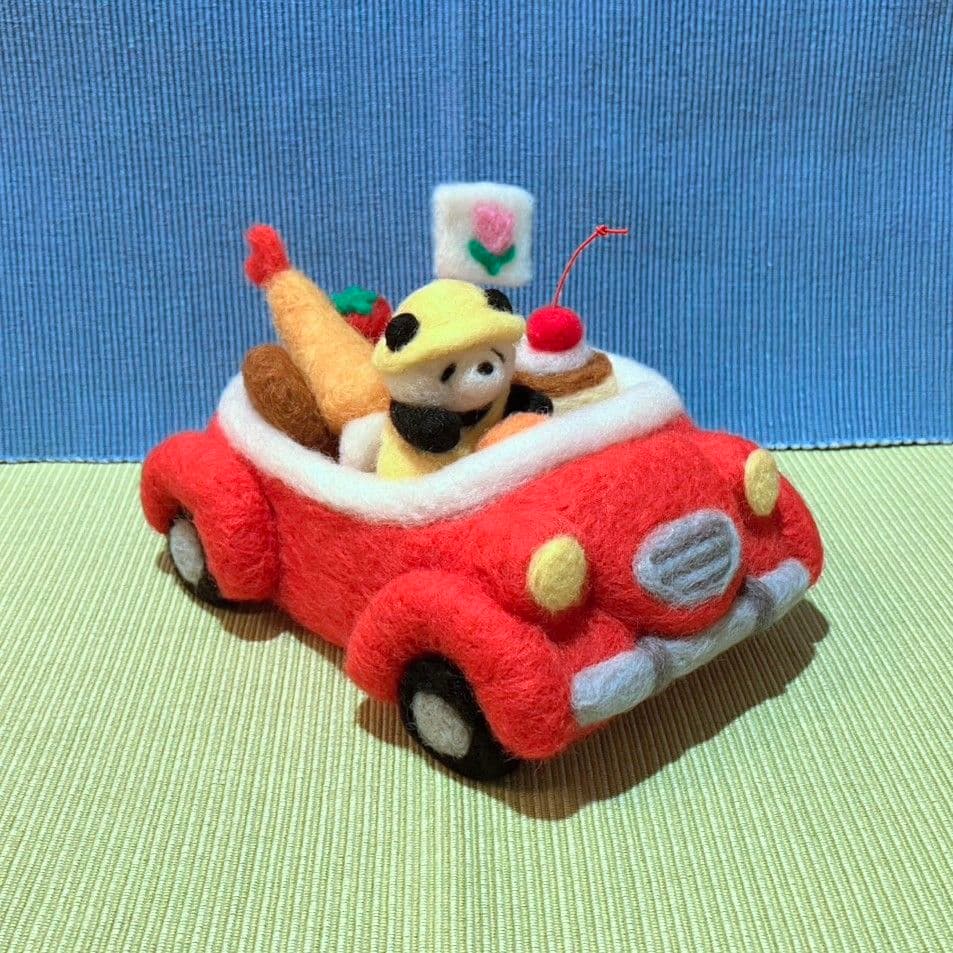 羊毛フェルト 作品 お子様ランチのキッズカーで初登園