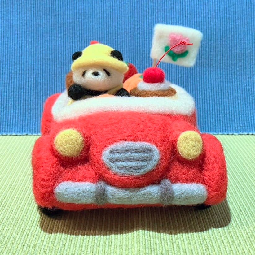 羊毛フェルト 作品 お子様ランチのキッズカーで初登園