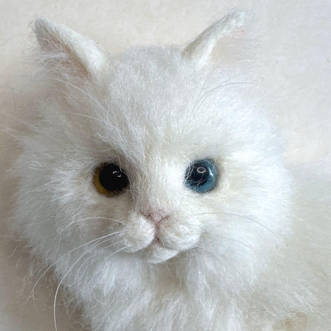 羊毛フェルト猫 白猫ブローチ