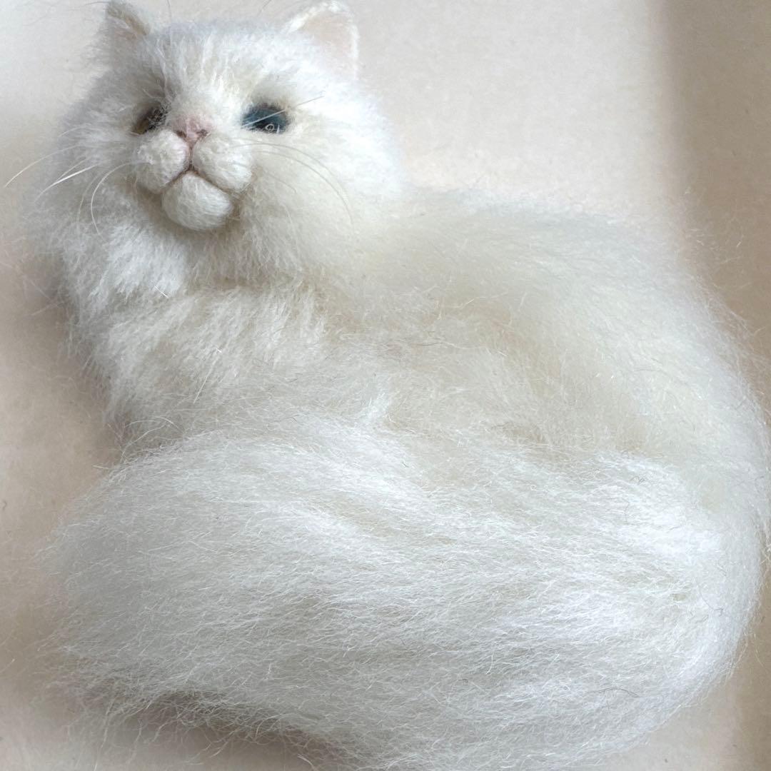 羊毛フェルト猫 白猫ブローチ