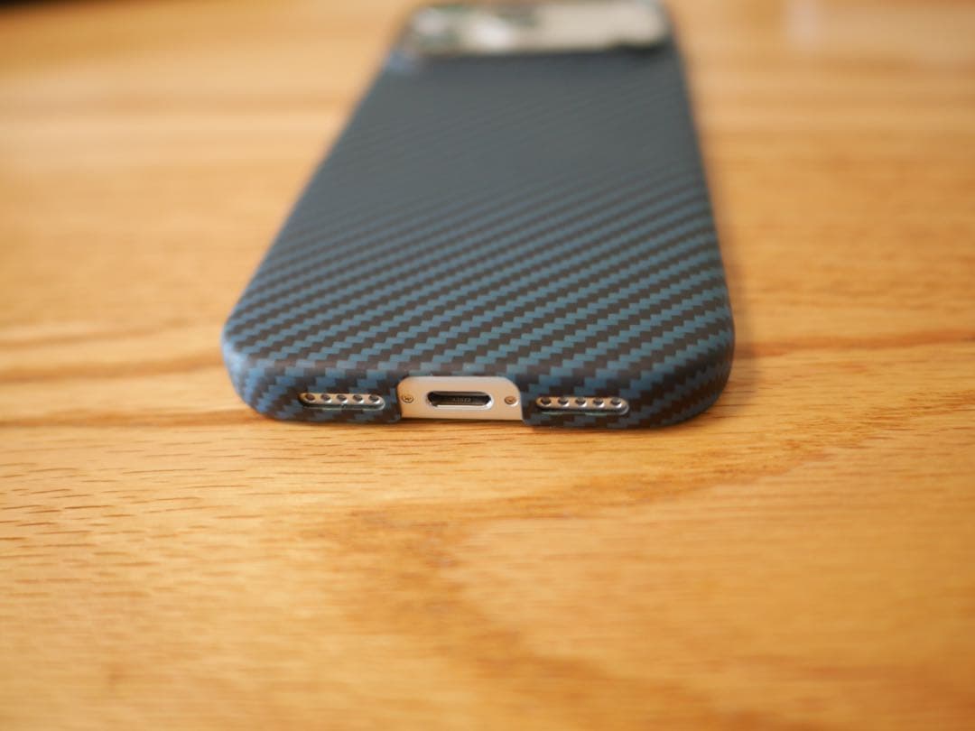 【美品】iPhone17pro用 PITAKA Ultra-Slim Case