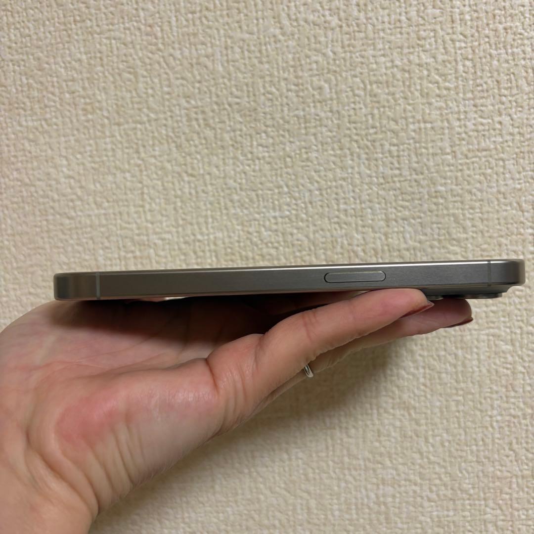 iPhone15 pro 256GB ナチュラルチタニウム バッテリー残量88%