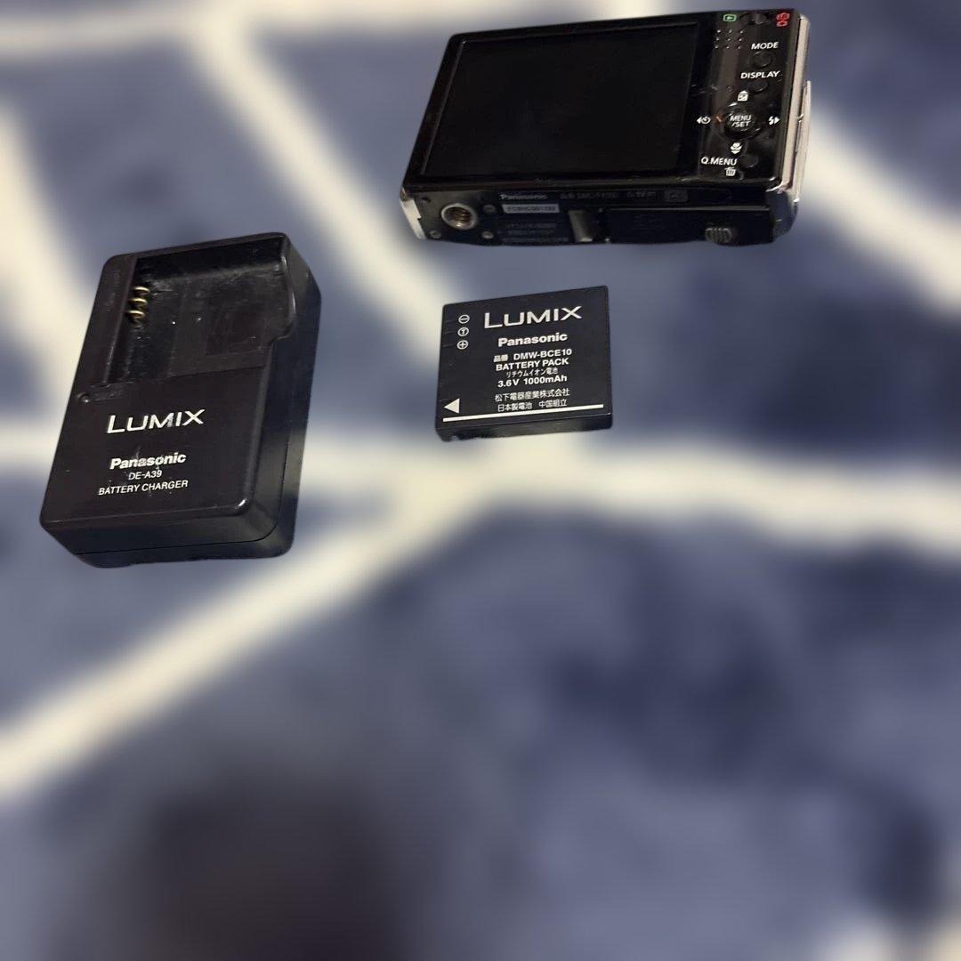 LUMIX 10メガピクセル デジタルカメラ 本体と充電器付き