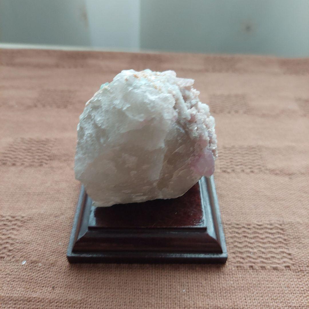 貴重　天然トルマリン含有原石　台座付き