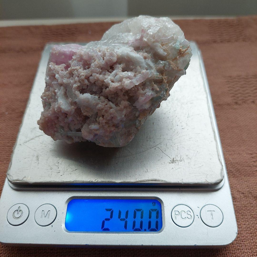 貴重　天然トルマリン含有原石　台座付き