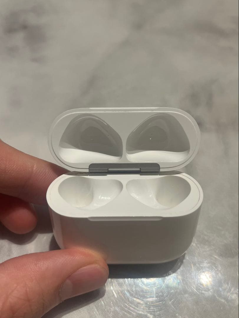 AirPods 4 (ANC搭載) ケースのみ