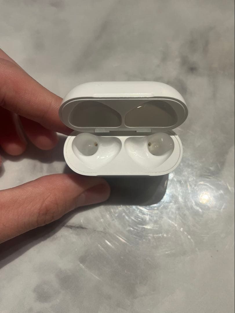AirPods 4 (ANC搭載) ケースのみ