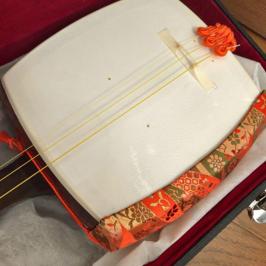 三味線　本体 3弦 木製 バチ　ハードケース付き