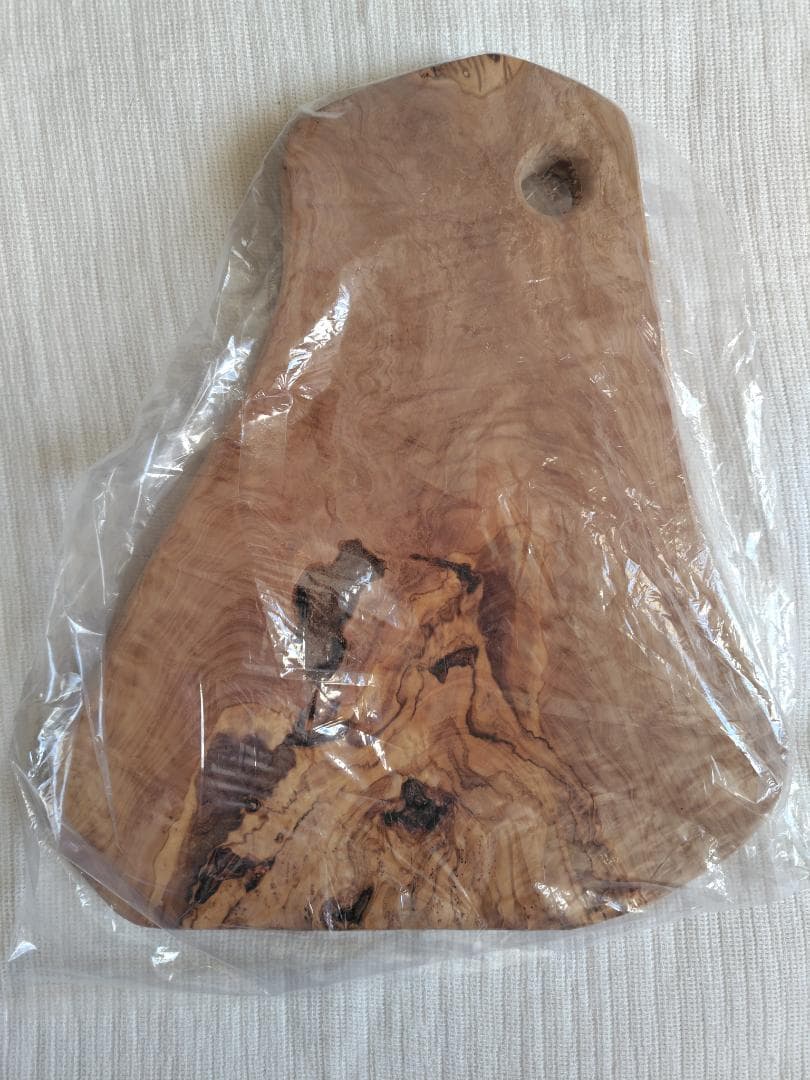 大判・存在感抜群 アルテレニョ オリーブウッド カッティングボード 一点物