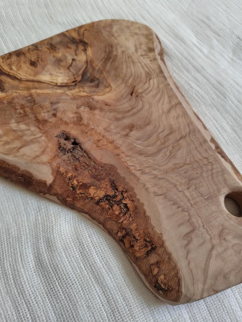 大判・存在感抜群 アルテレニョ オリーブウッド カッティングボード 一点物