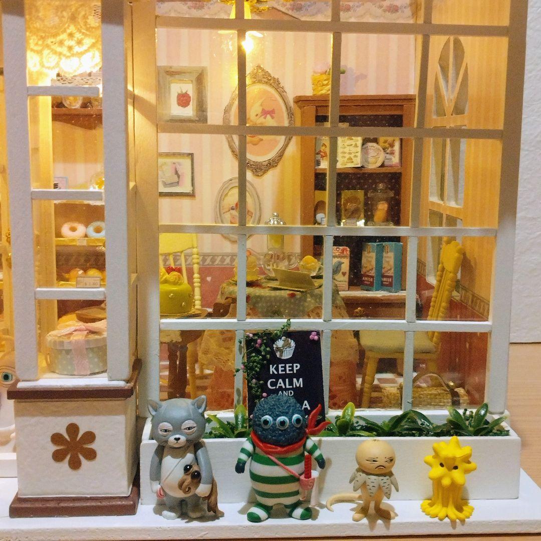 ヒグチユウコ　フィギュア7体＆LEDライト、オルゴール付きドールハウスセット