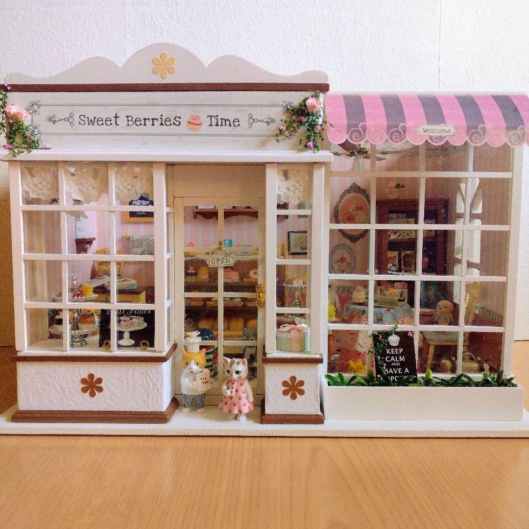 ヒグチユウコ　フィギュア7体＆LEDライト、オルゴール付きドールハウスセット