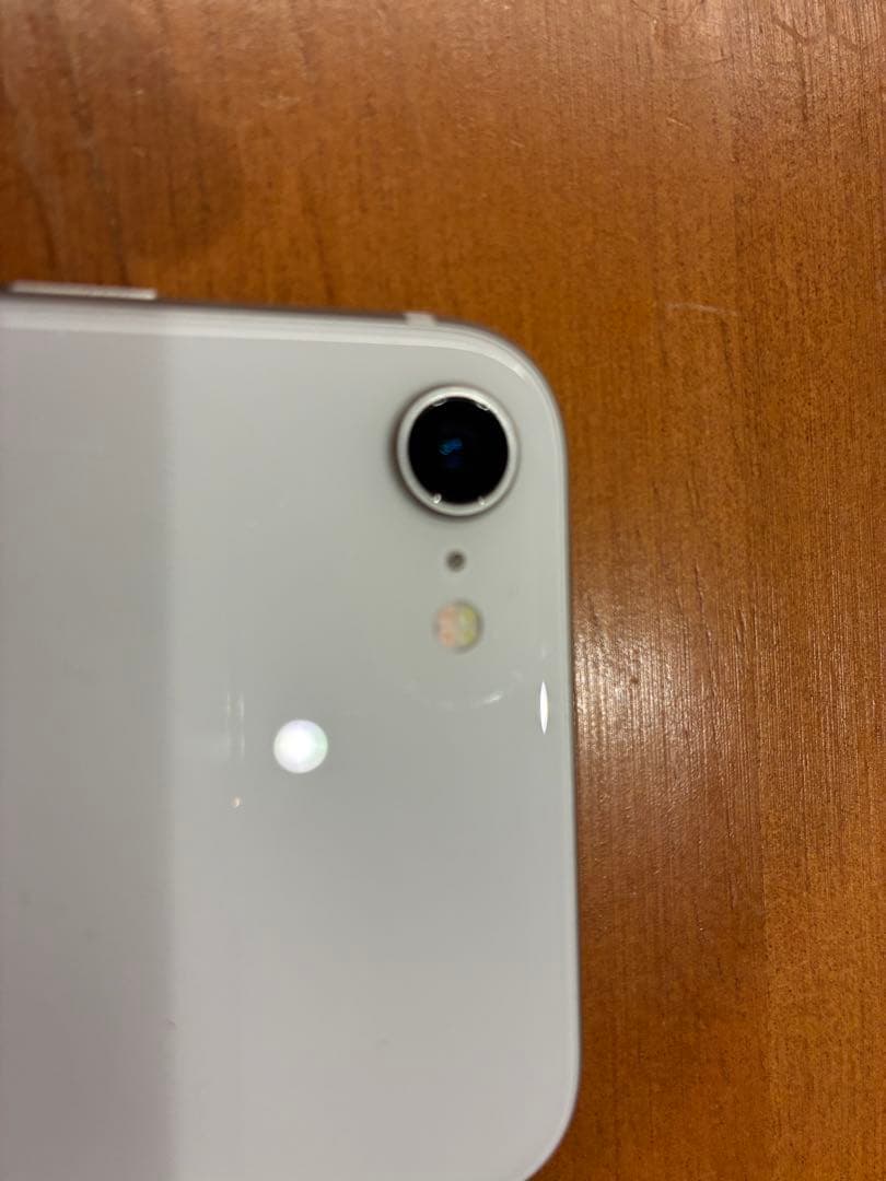【付属品完備】SIMフリーiPhone SE (第2世代) ホワイト 本体 中古