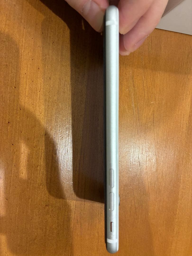 【付属品完備】SIMフリーiPhone SE (第2世代) ホワイト 本体 中古