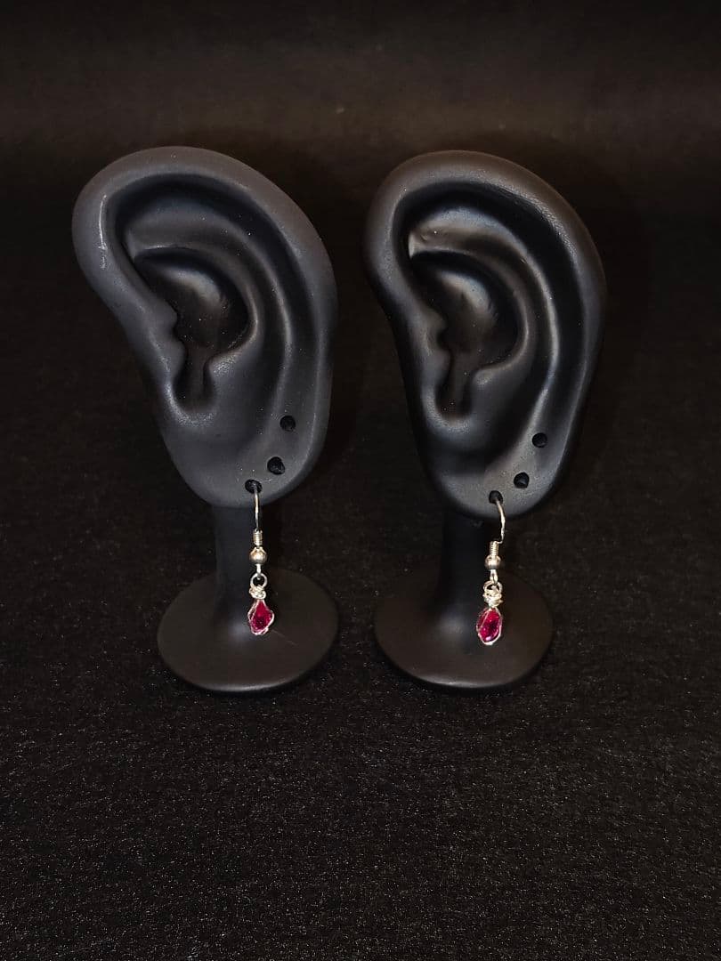 マーキス型合成ルビーのシルバーピアス