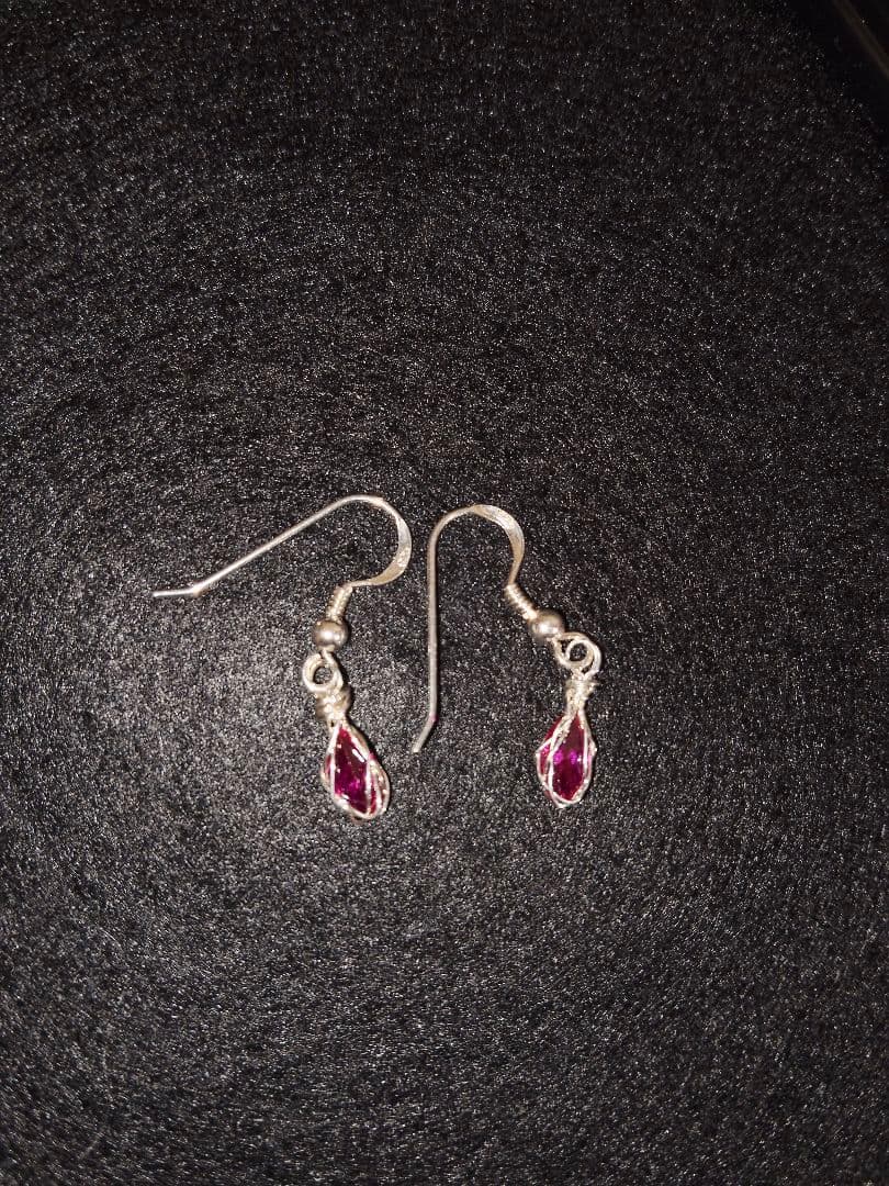 マーキス型合成ルビーのシルバーピアス