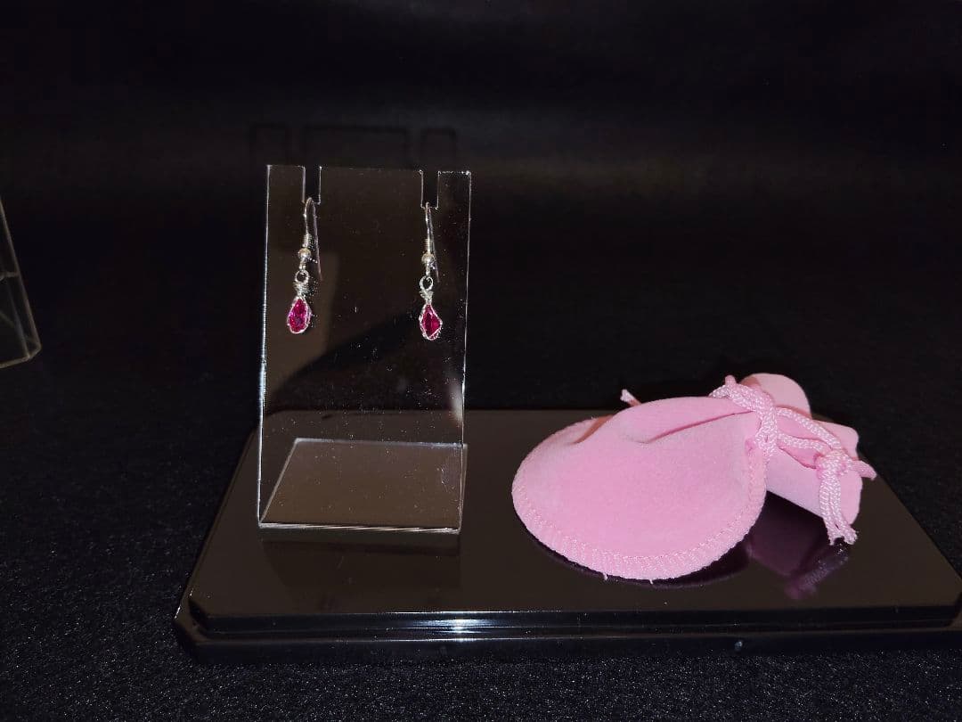 マーキス型合成ルビーのシルバーピアス