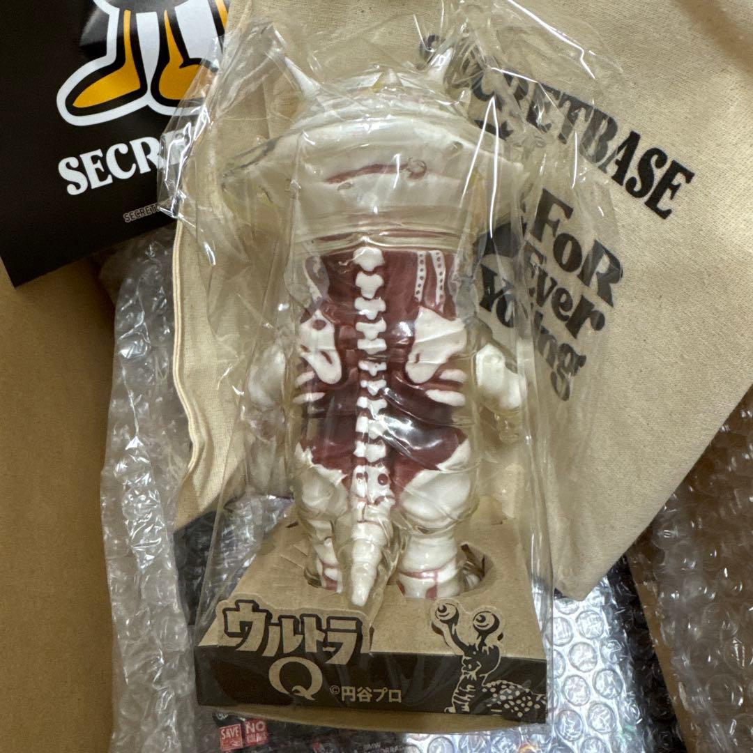 SECRETBASE ウルトラQ フィギュア　カネゴン　骨格　赤