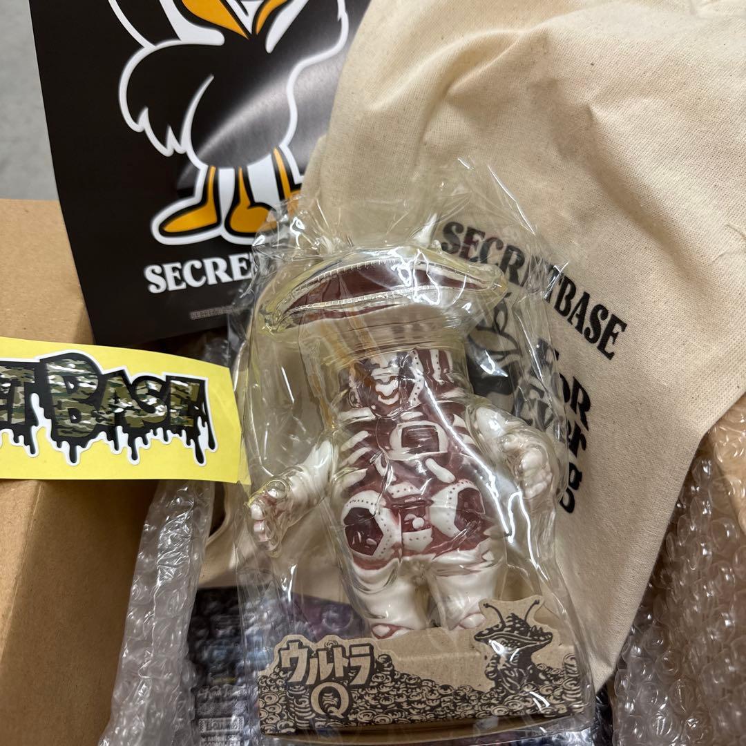 SECRETBASE ウルトラQ フィギュア　カネゴン　骨格　赤