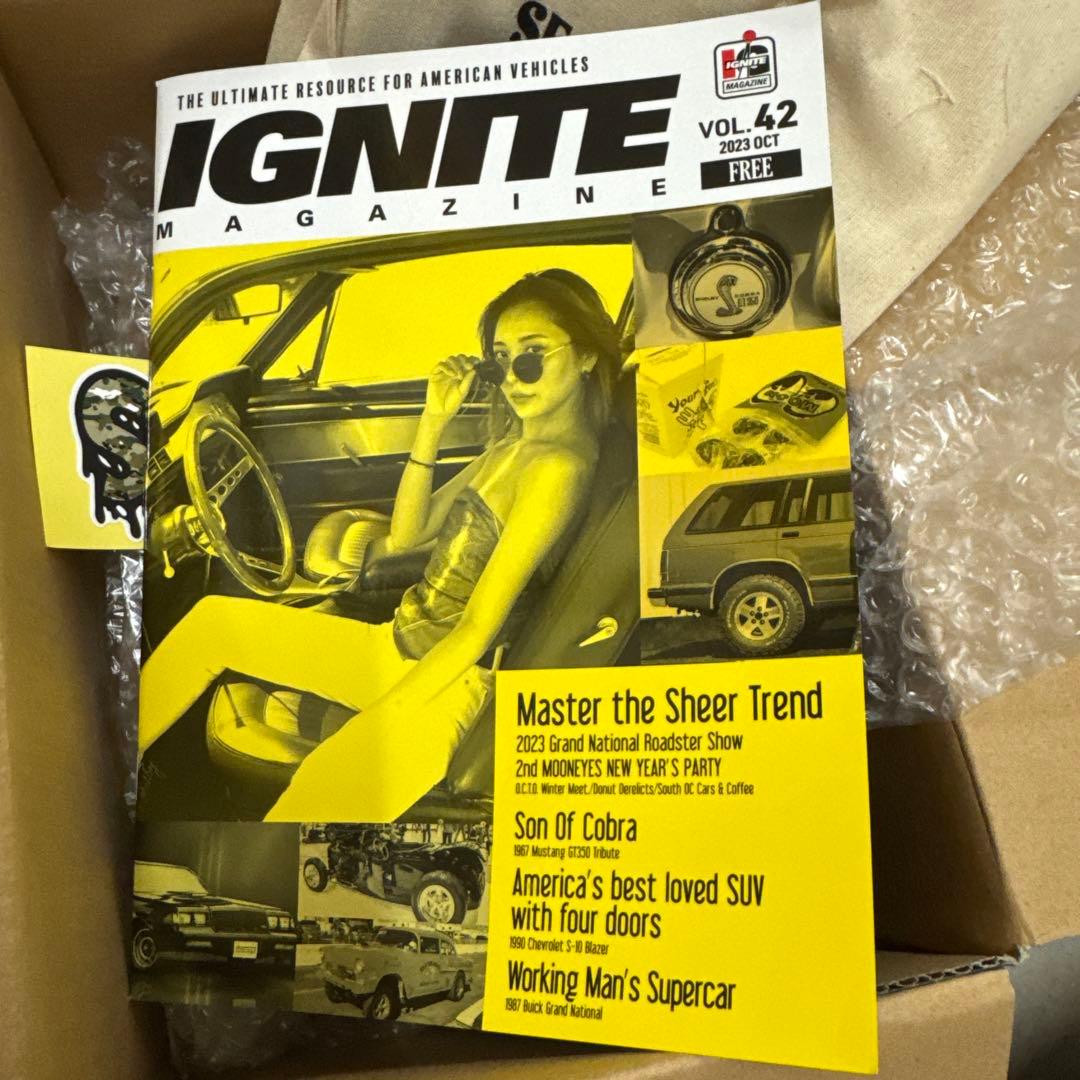 SECRETBASE ウルトラQ フィギュア　カネゴン　骨格　赤