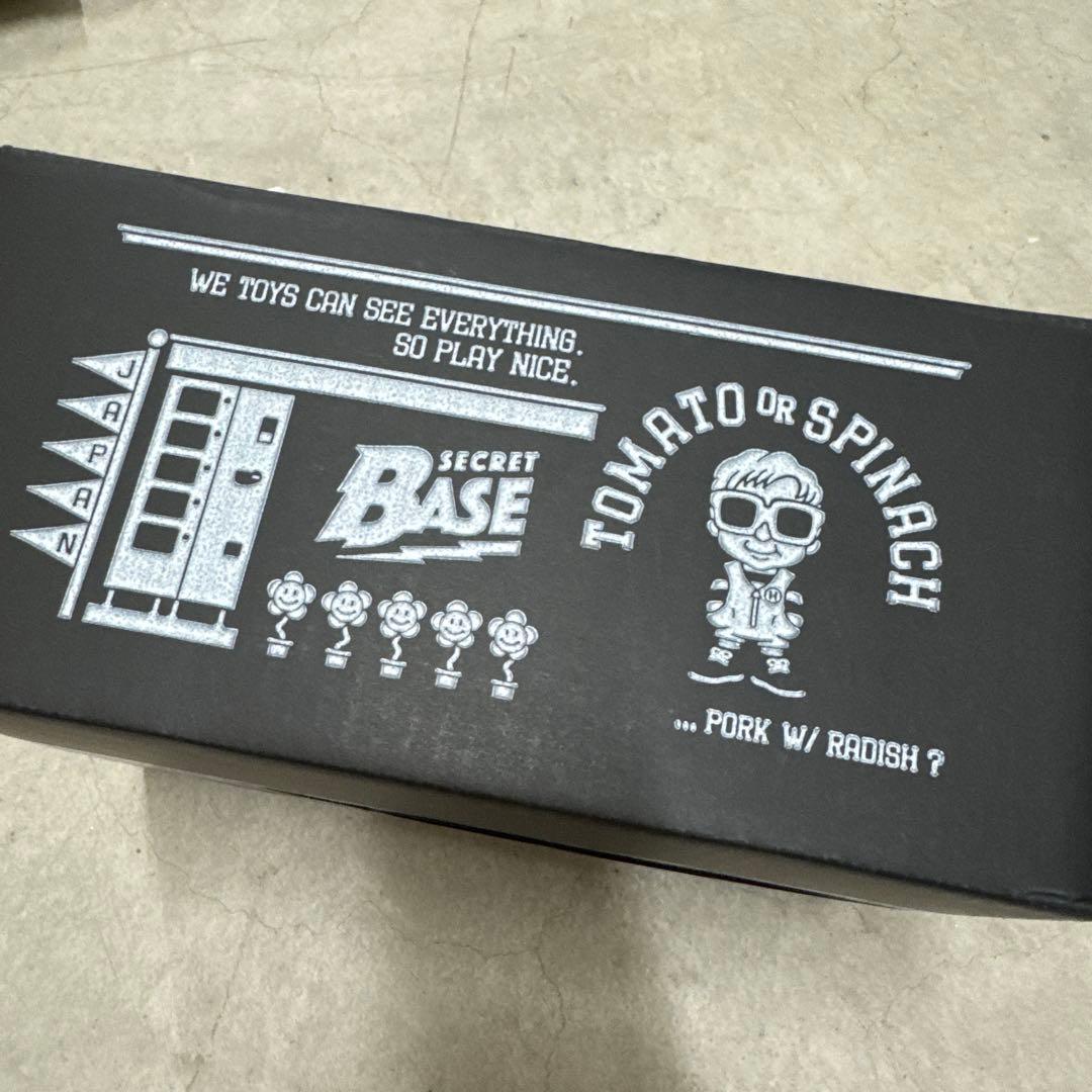 SECRETBASE ウルトラQ フィギュア　カネゴン　骨格　赤