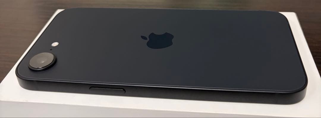 新品に近い美品 iPhone 16e 128GB バッテリー100% ブラック