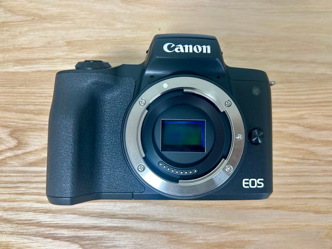 Canon EOS KissM2ミラーレス一眼カメラ ダブルズーム付き