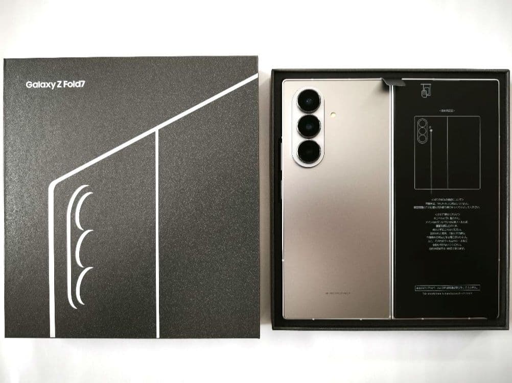 Galaxy Z Fold 7 Silver Shadow 256GB 本体