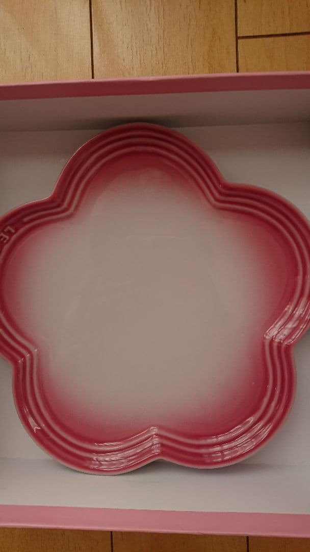 ルクルーゼ Fleur Plate Set